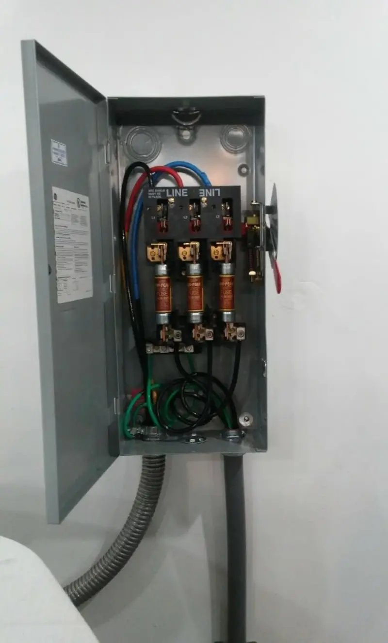 Three-phase disconnect switch installed for Electrical Wiring & Rewiring in Moses Lake North